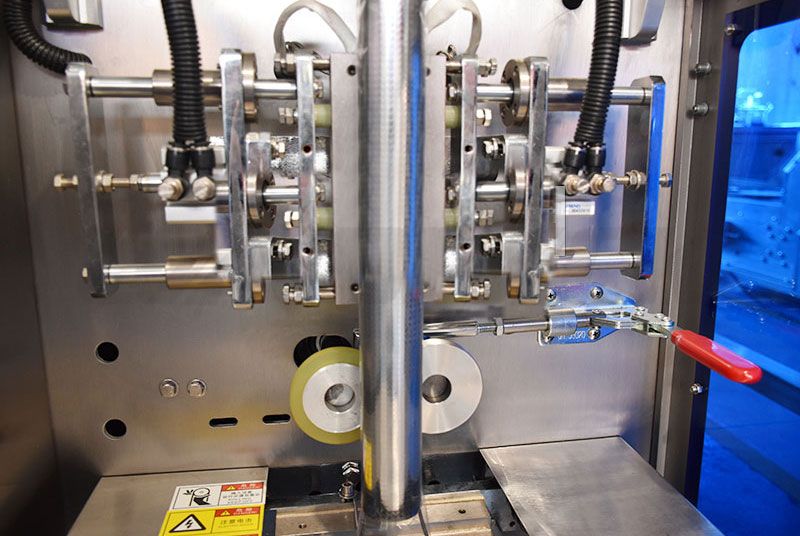 hardware packing machine