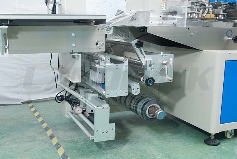 metal hardware packaging machine