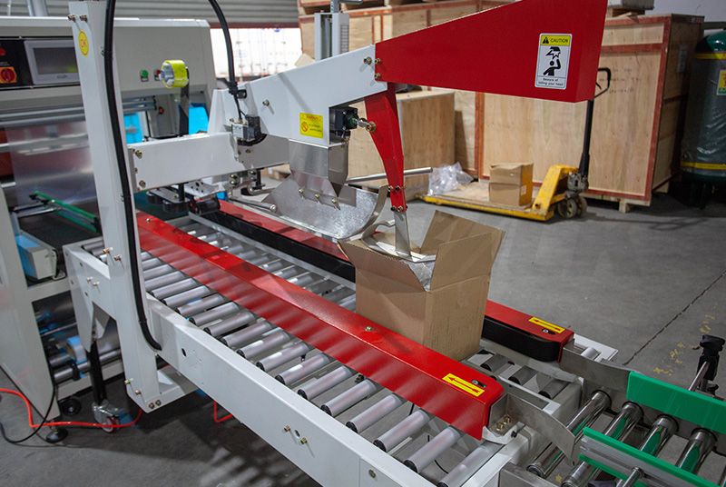 hardware fitting packaging machine