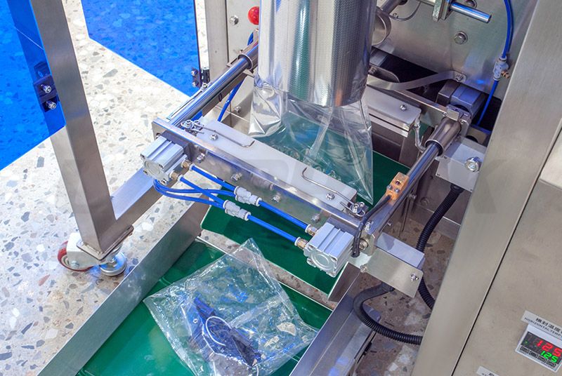 automatic counting and packing machine